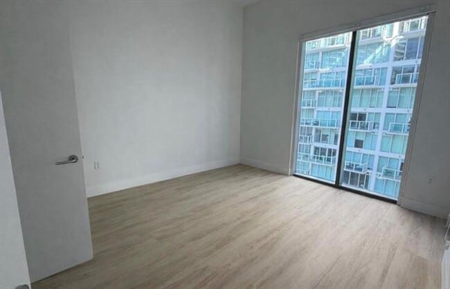 Photo - 31 SE 6th St Unidad 31 SE 6th St # 2708