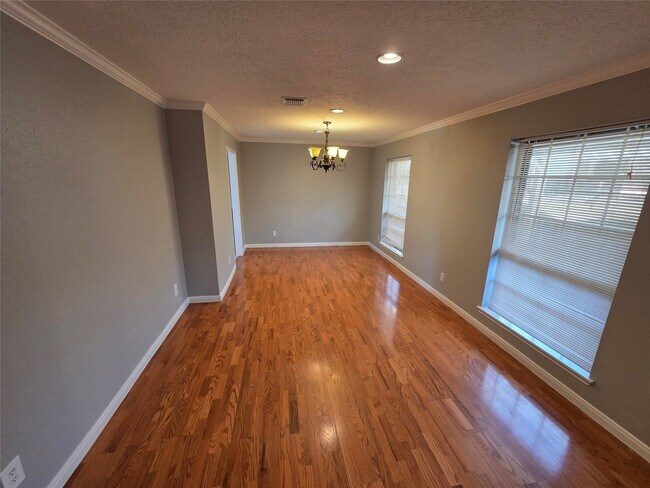 Photo - 305 W Castle Harbour Dr