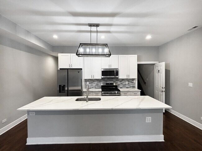 Photo - 1634 W Cermak Rd Unit 2