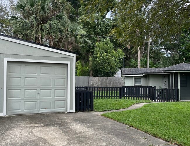 Photo - 215 Adelaide Blvd