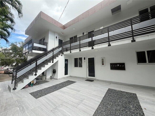 Photo - 1629 SW 3rd St Unit 2