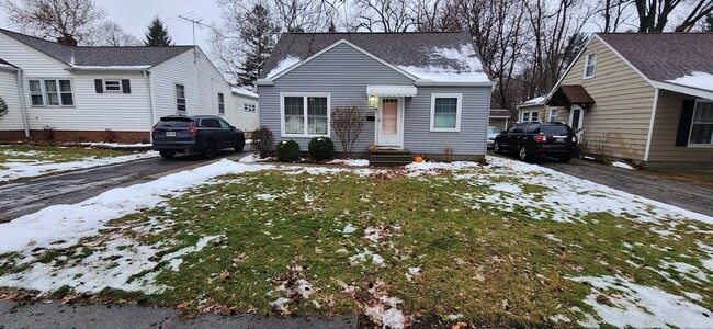 Building Photo - Comfort Meets Convenience: Beautiful 2-Bedroom Single-Family Home Family-Friendly