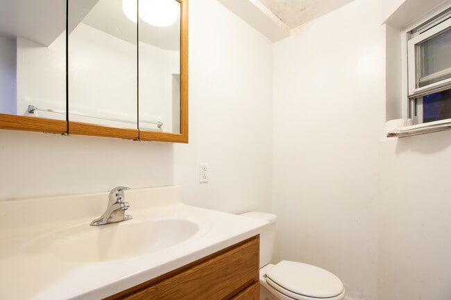 Photo - 828 W Dakin St Unit g