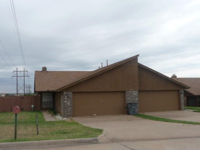 Building Photo - 607 SE 41st St