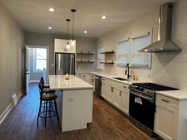 Photo - 3703 Blanchan Ave