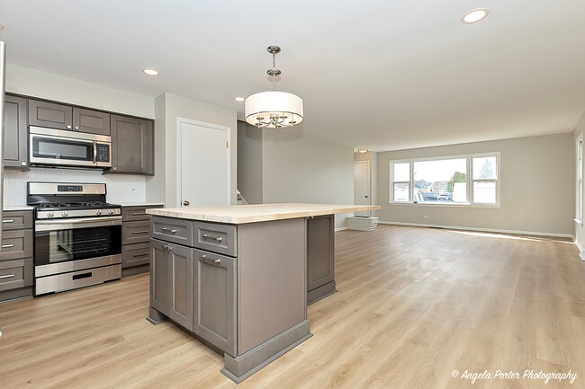 Kitchen - 410 W Mueller St