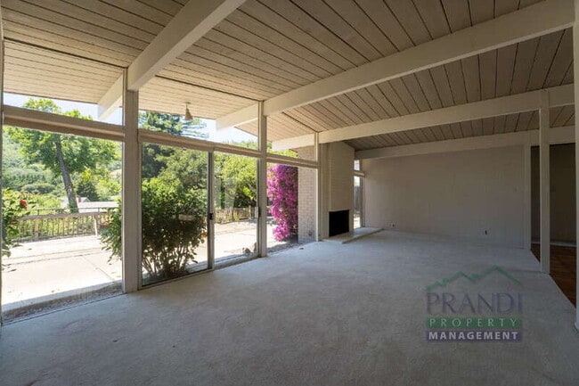 Photo - 1221 Idylberry Rd