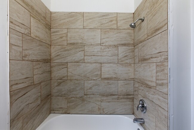 Photo - 235 S Lotus Ave Unidad 3