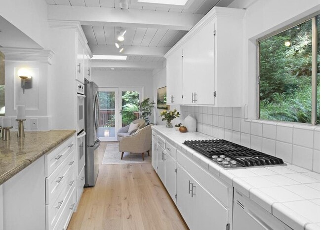 Photo - 350 Grandview Dr