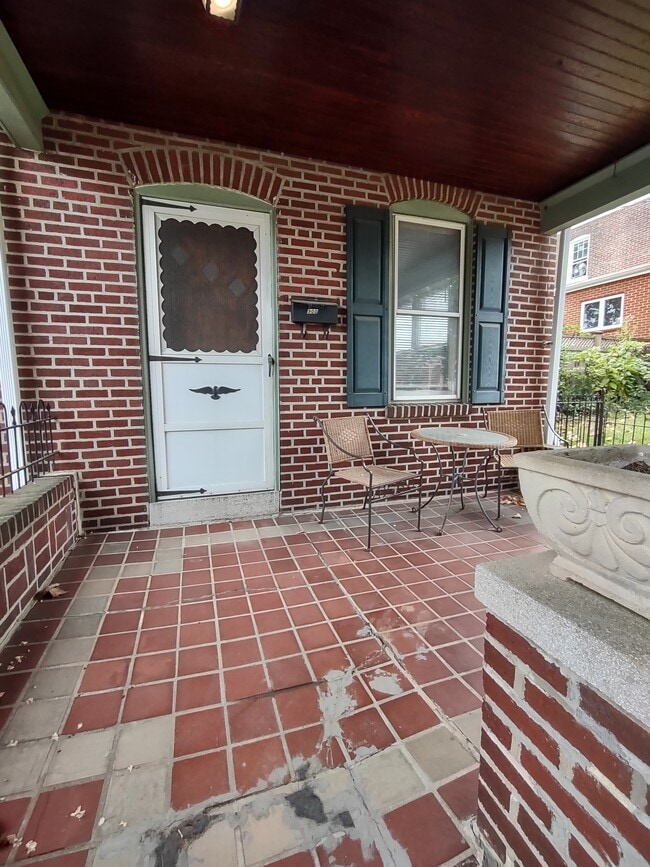 Photo - 900 N Clayton St