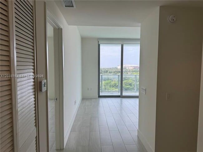 Photo - 2000 Metropica Wy