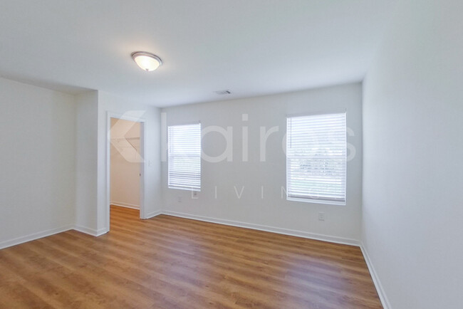 Photo - 113 Dudley Wy Townhome