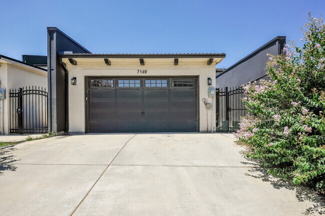 Building Photo - 7149 9th Hole Dr Rental