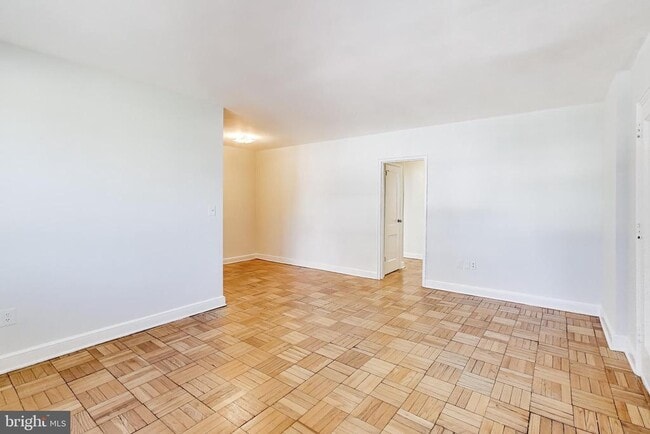 Building Photo - 1722 N Quinn St Unit 303