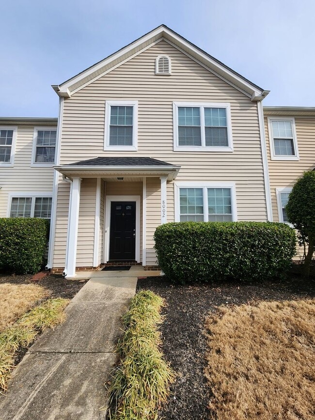 Building Photo - Comfortable 3BD, 2.5BA North Raleigh Townhome with HOA Amenities