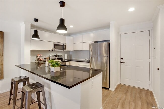 Building Photo - 2250 NW 58th St Unit 302