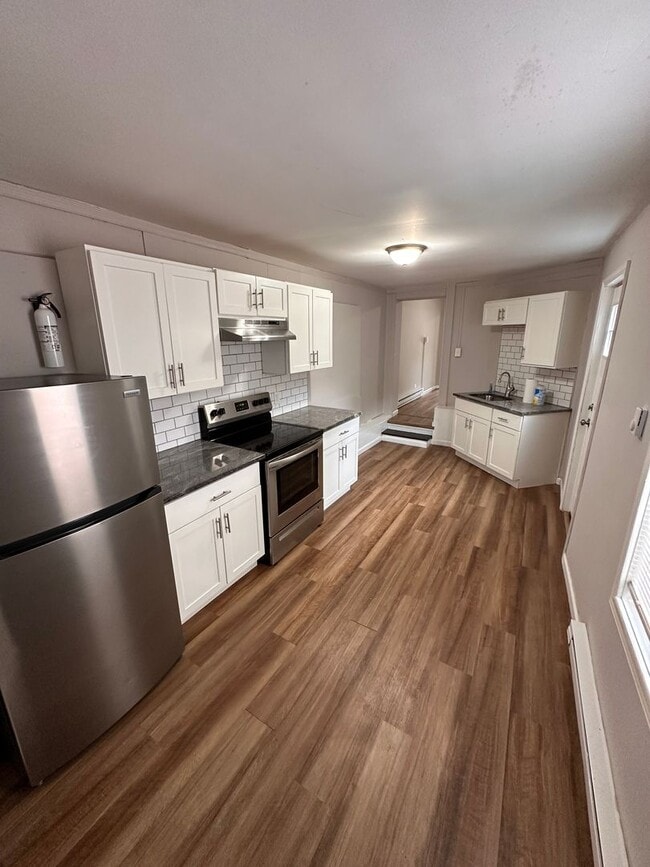 Recently Remodeled 4 bed in Reading - Recently Remodeled 4 bed in Reading House