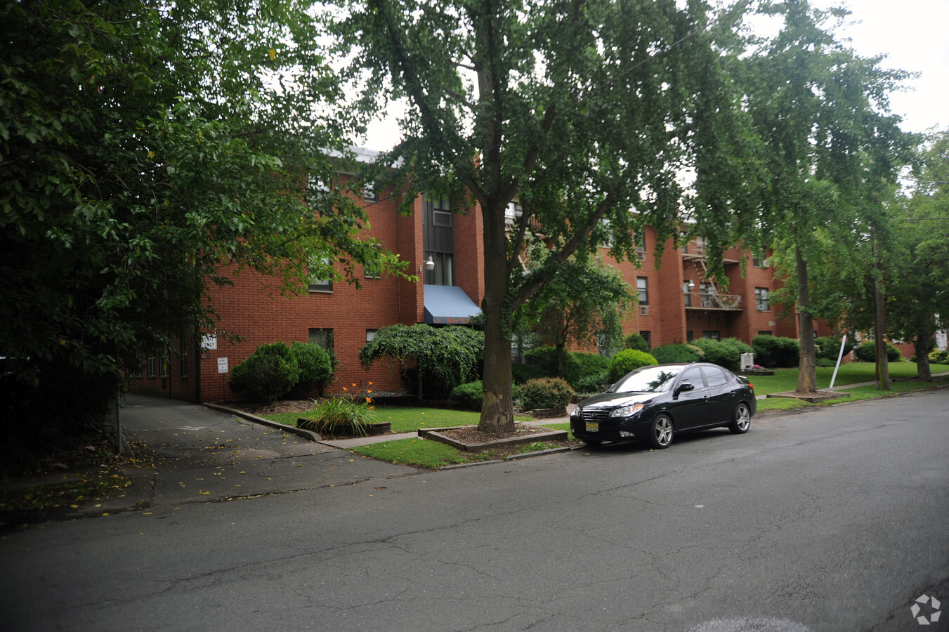 Jade Apartments - Jade Apartments