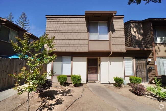 Building Photo - Charming 2-bedroom, 1.5-bathroom condo in ...