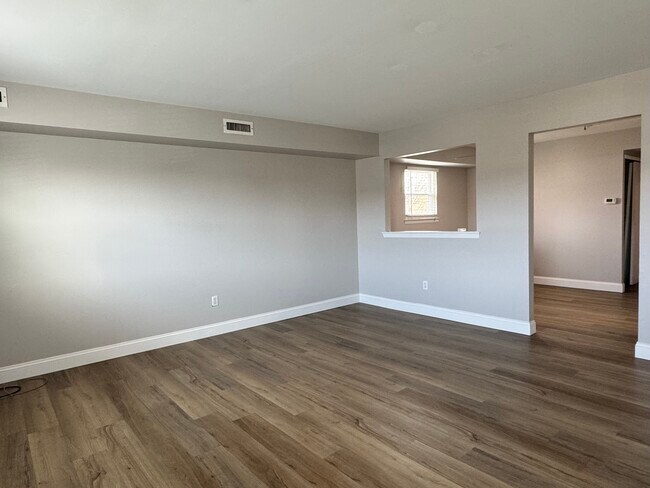 Living room view to dining room - 1113 Vincent Rd