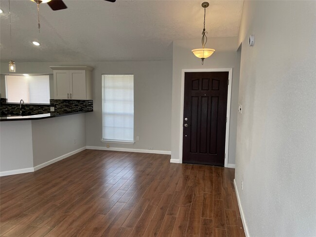 Photo - 505 Landing Blvd