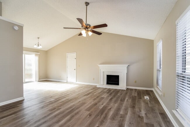 Photo - 5003 Jade Ct