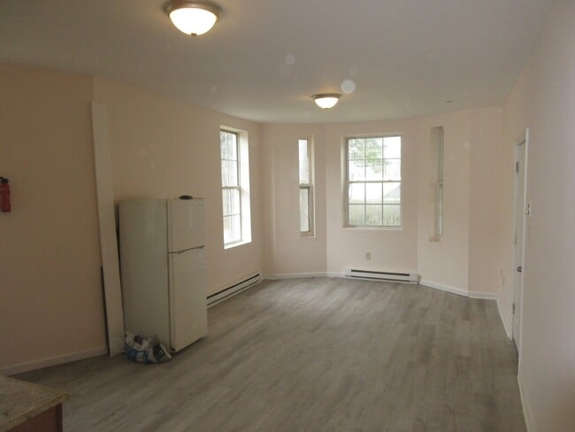 Photo - 76 Champlin Ave Unit 3