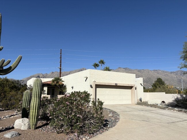Building Photo - Stunning Foothills Home in Gated Community