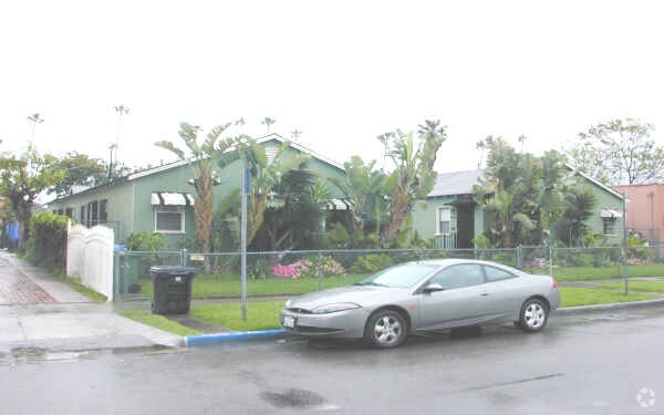 Photo - 3018 9th Ave Apartments