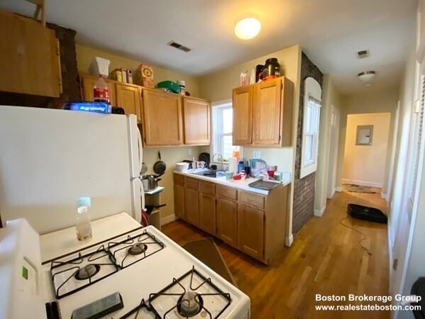 Photo - 733 Parker St