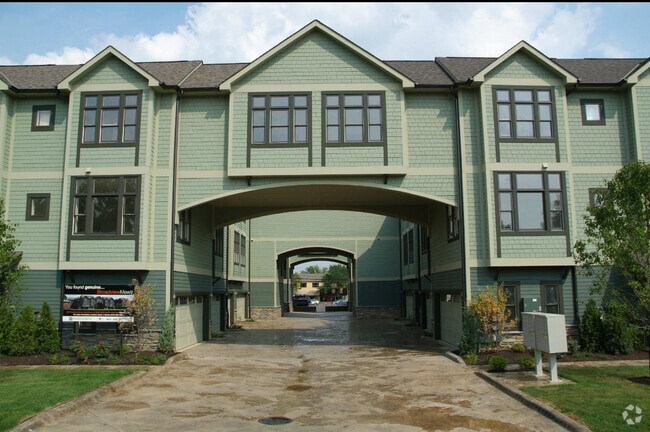 Building Photo - 1455 Mews Ct Unit Perfectly located condo