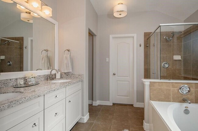 Photo - 419 Oak Chase Dr