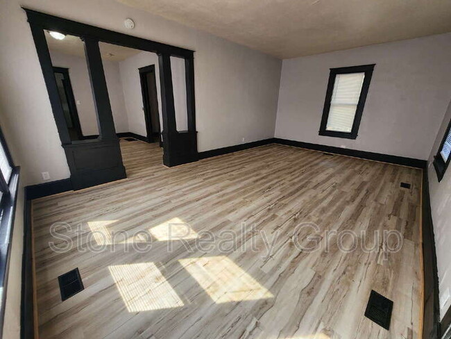 Photo - 1527 5th Ave