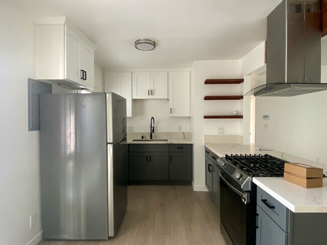 Photo - 3315 W 104th St