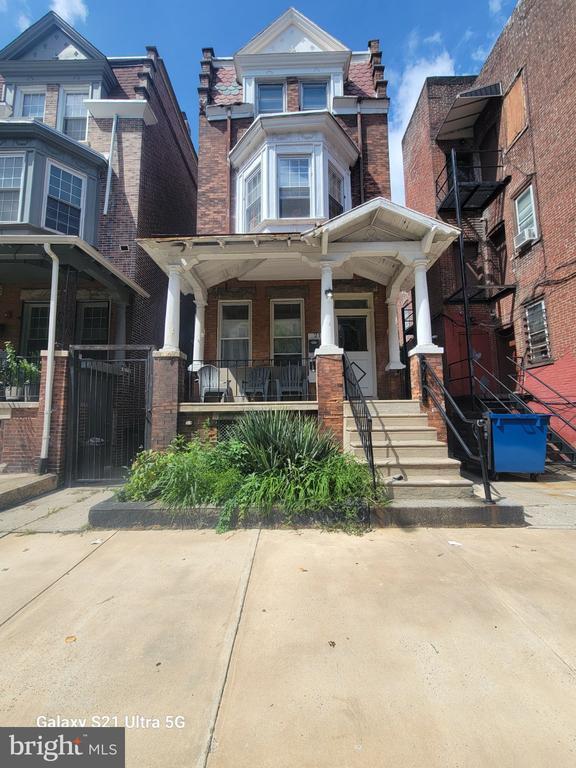 Photo - 214 Buckingham Pl Unit 1