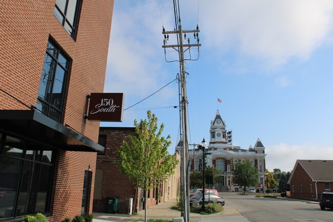 Photo - 150 S Main St