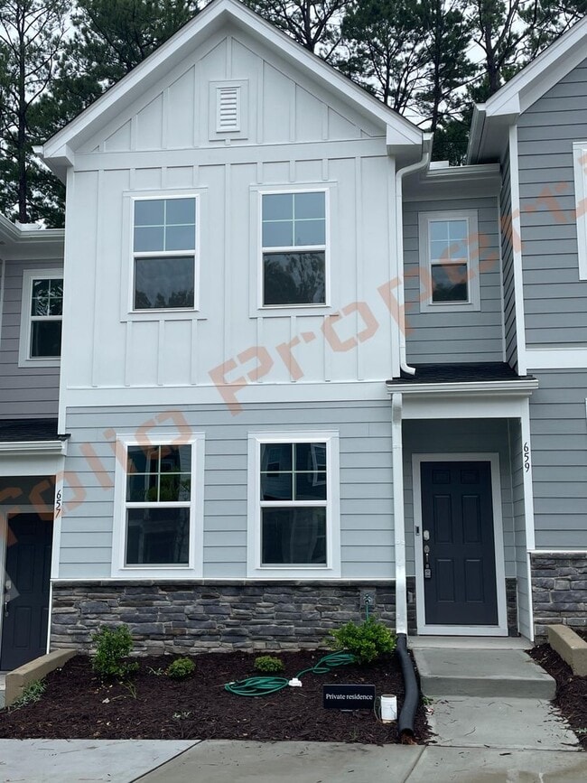 Building Photo - Brand New 2BR/3BA Townhome in Prime Apex L...