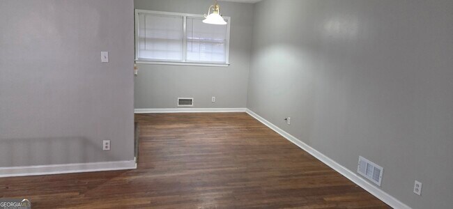 Photo - 449 Charter Oak Dr SW