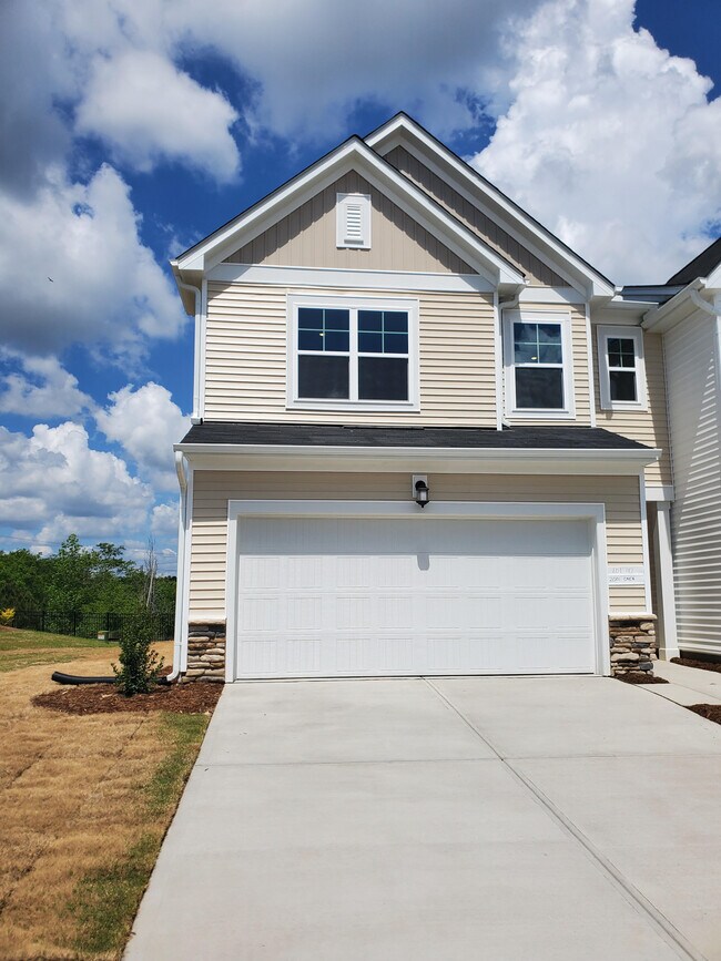 Photo - 2001 Caen St