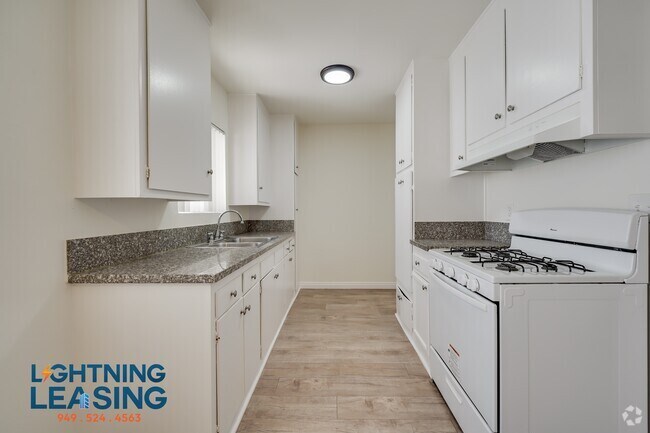 Building Photo - 5133 Yarmouth-25D Unit 25D Rental