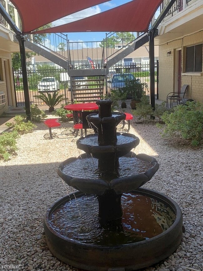 Photo - 1 br, 1 bath Condo - 3101 South Broadway S...