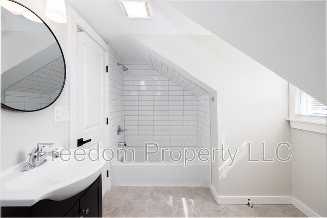 Photo - 28 Aircraft Rd Unit I