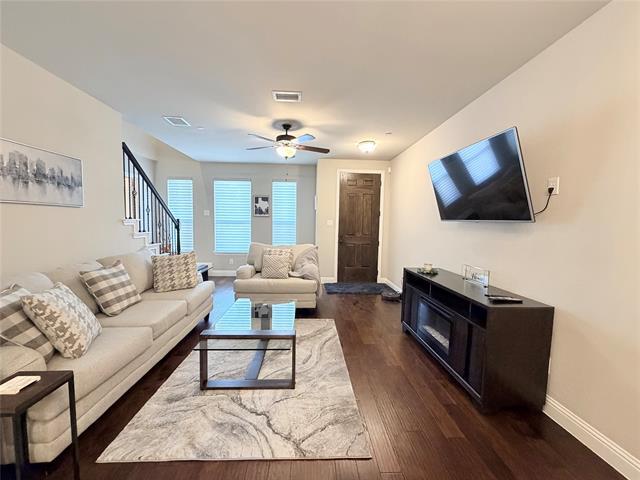 Photo - 305 Tottenham Ct