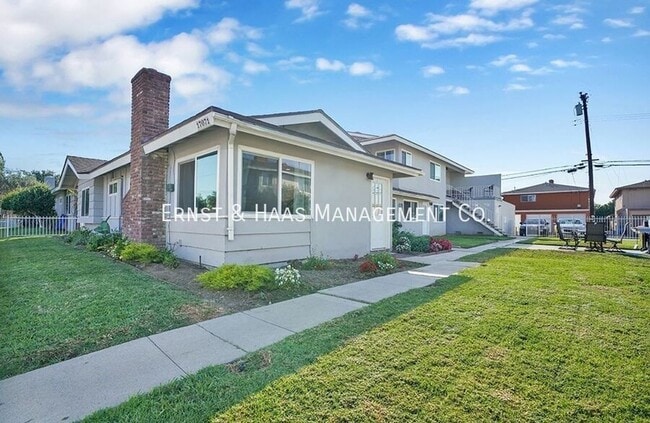 Photo - 17071 Oak Ln Unit D