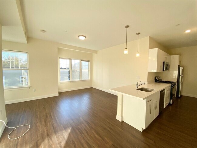 Photo - 81 Amory St Unidad 401