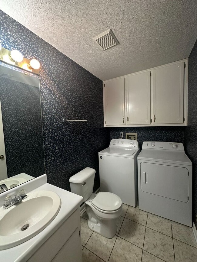 Photo - Rolling Acres!! END UNIT...