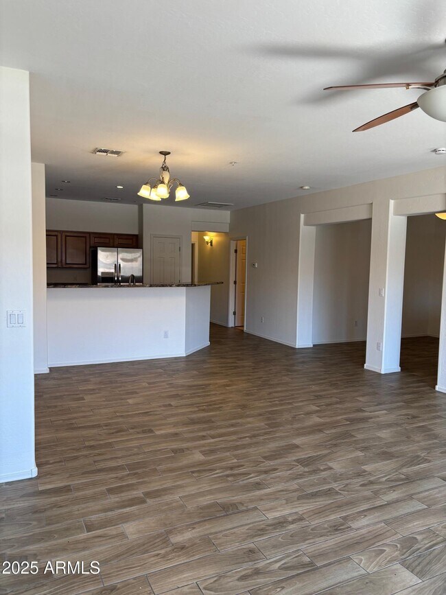 Building Photo - 525 N Miller Rd Rental