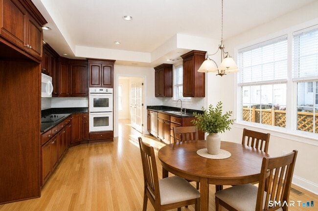 Photo - 129 Park St
