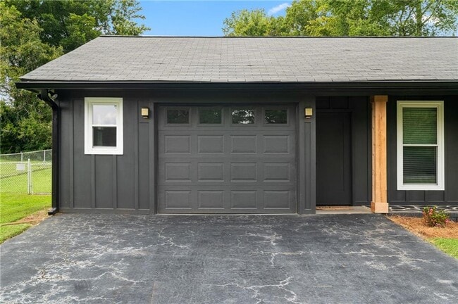 Photo - 3251 Plains Way