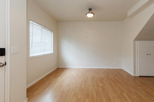 Photo - 484 W 1490 N